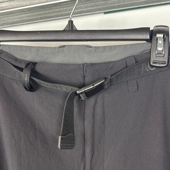 The North Face Black Cargo Pants with Straight Leg Fit - Picture 5 of 8